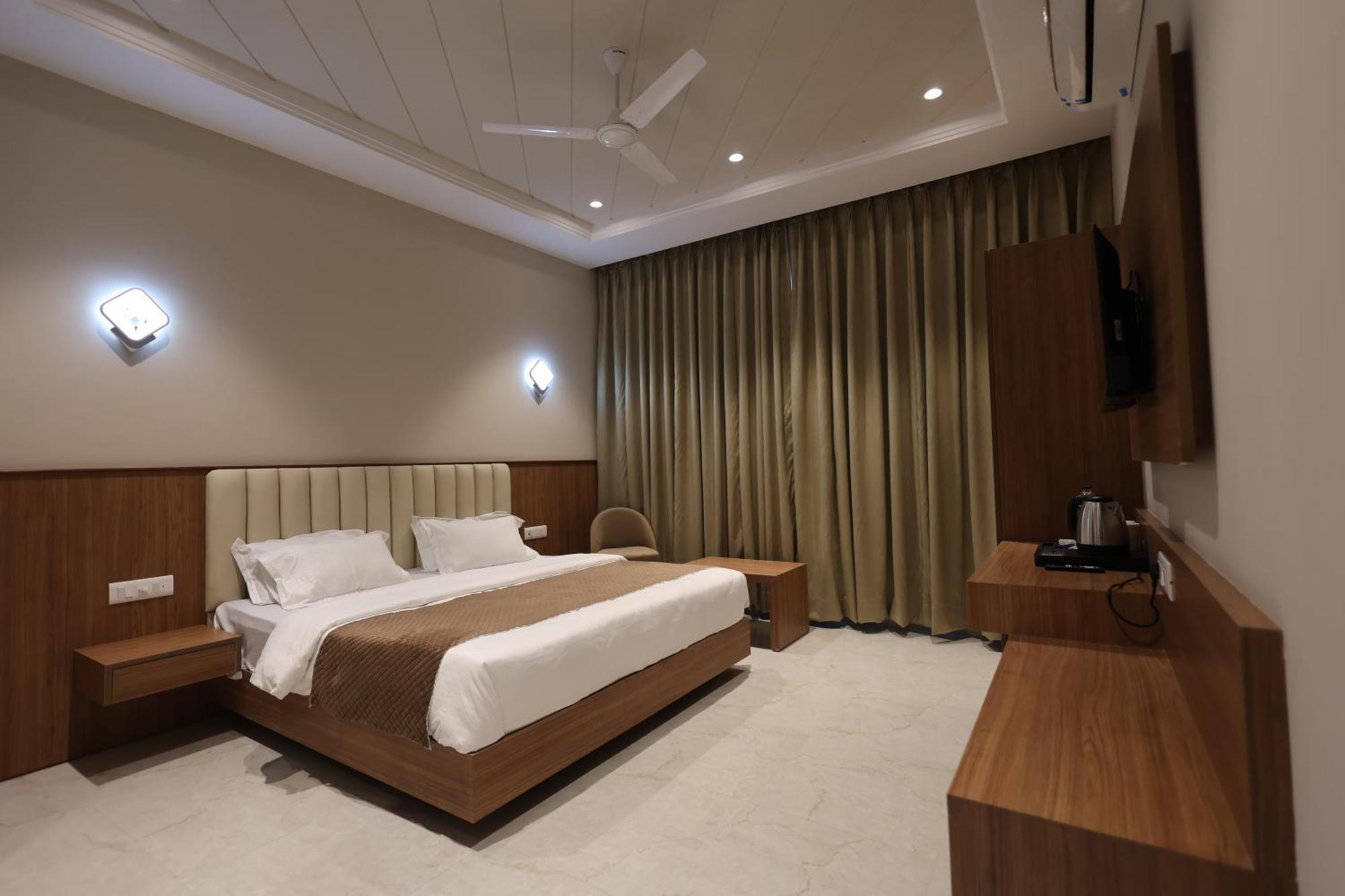 Hotel Regal Palm Moradabad Exterior foto